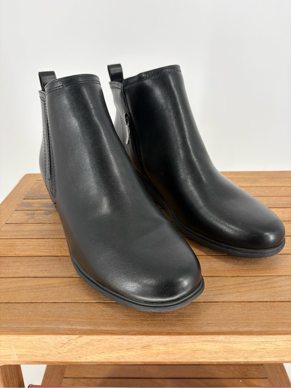 New women’s easy spirit Black Leather Chelsea Ankle Boots size 9 M